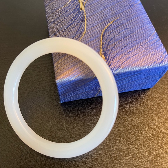 Hetian Jade Bangle - Picture 1 of 4